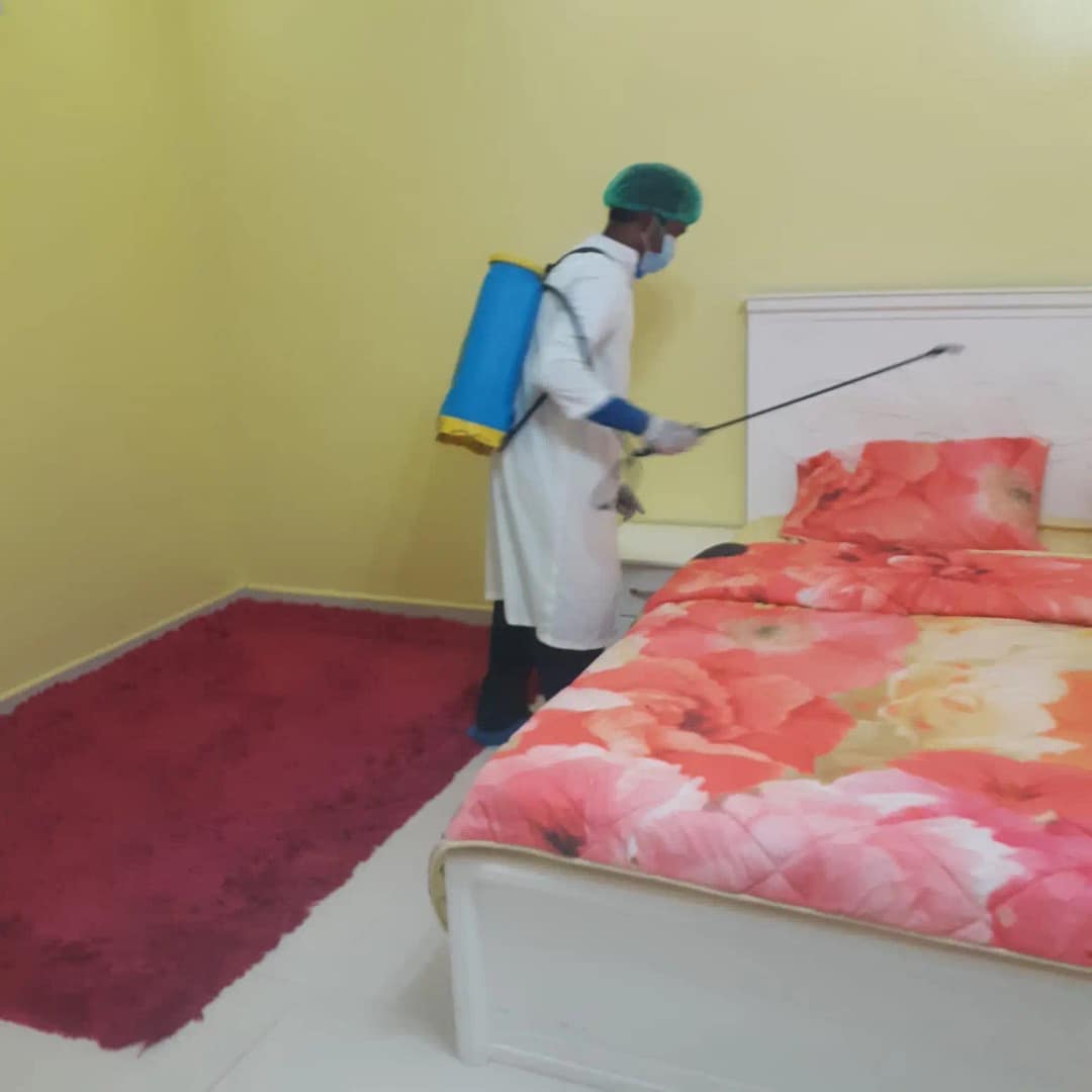 رش حشرات - A men spraying pesticide